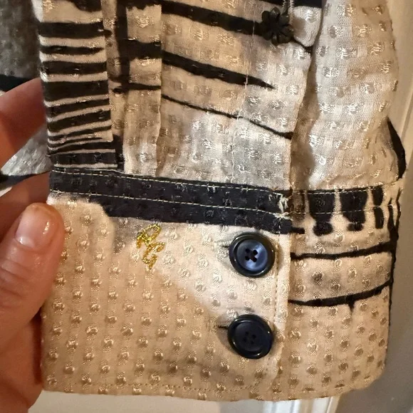 Robert Graham Abstract Black and White Shirt with Vibrant Lion Design - Picture 10 of 12